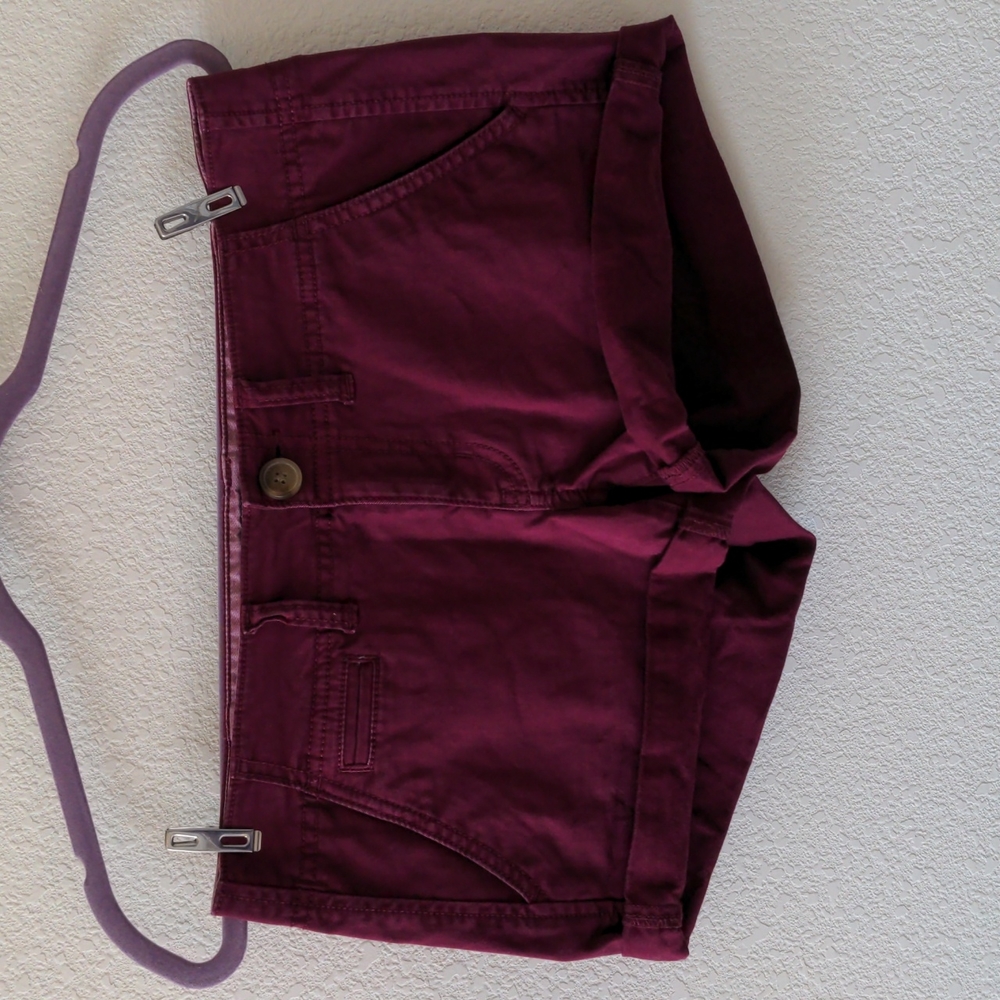 American Eagle Stretch Shorties Cranberry Red Size 4
